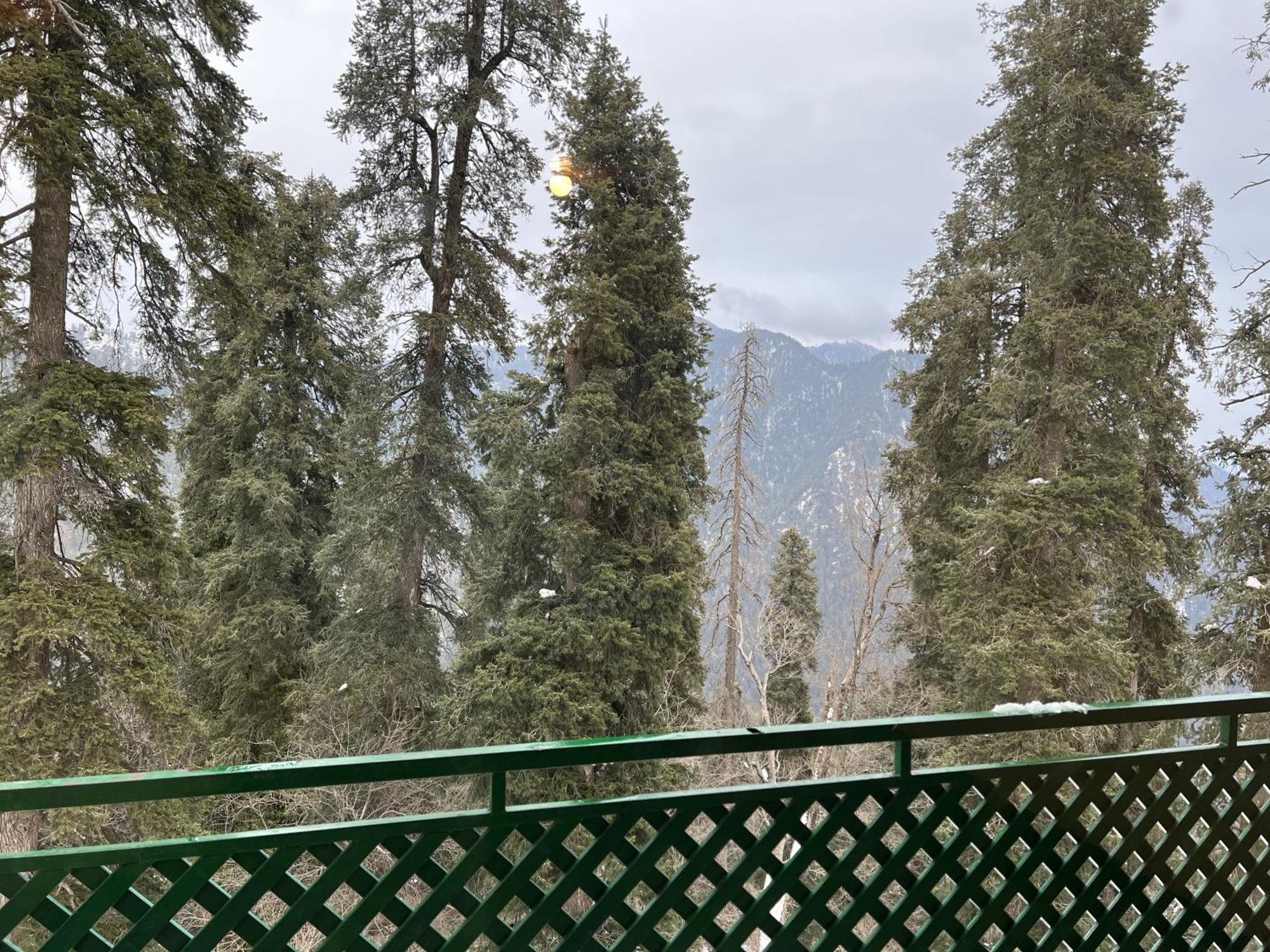Umda Hotel Montana Nathia Gali Exteriör bild